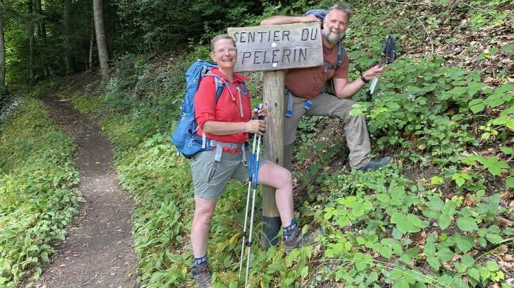 Le couple de pèlerin sur la route vers Rome. 
