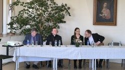 Forumo „Dėl sinodinės Bažnyčios: bendrystė, dalyvavimas, misija“ dalyviai