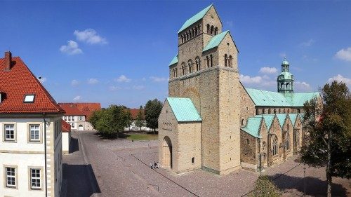 D: Papst ernennt Weihbischof für Hildesheim