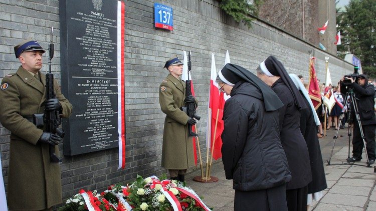 Odsłonięcie tablicy poświęconej siostrom ratującym Żydów