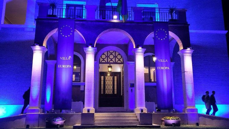 Villa Europa in festlichem Licht