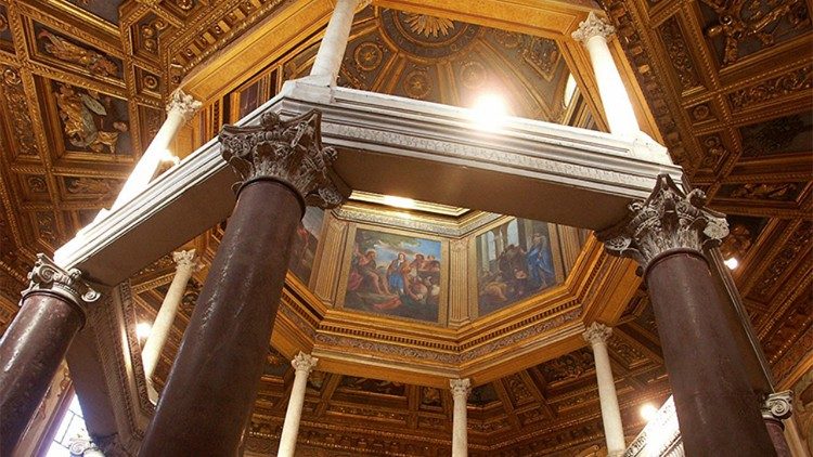 தூய  யோவான் இலாத்தரன் பெருங்கோவிலில் உள்ள திருமுழுக்கு வழங்கும் இடம் 