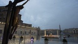 لخمس سنوات خلت وقفة الصلاة في الفاتيكان: "بفضل البابا لم نشعر بالوحدة"