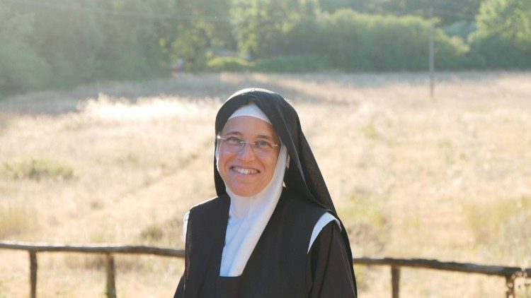 达尼拉‧索鲁斯特里修女