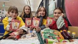 W akcję zbierania darów Caritasu zaangażowana była młodzież w całej Polsce