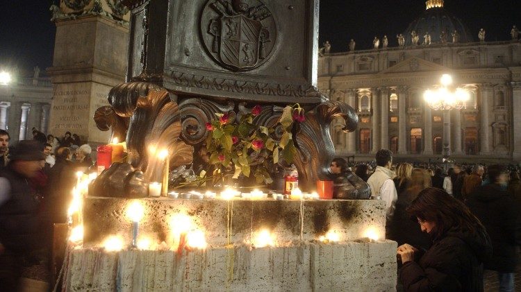 Po śmierci św. Jana Pawła II świat się zatrzymał i trwał na modlitwie