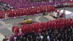 Miaka 20 ya Kifo cha Mtakatifu Yohane Paulo II kilichotokea tarehe 2 Aprili 20005.