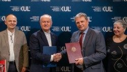 Umowa o współpracy między KUL i fundacjami (KUL)