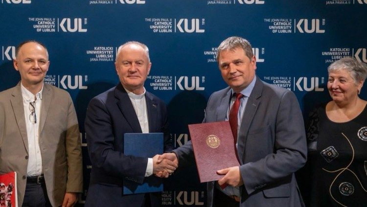 Umowa o współpracy między KUL i fundacjami (KUL)