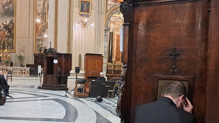 Um penitente exerce o Sacramento da Reconciliação