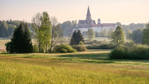 &Ouml;sterreich: Glaube verbreitet, aber Kirche verliert Bindung