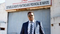 Mozambique: Francisco Junior, an investigative journalist at a prison following up on a case of human trafficking 