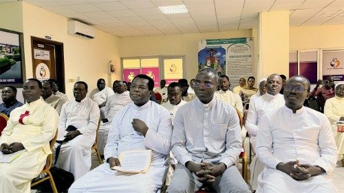 Bénin: des projets au profit des personnes âgées et handicapées financés par l’Église