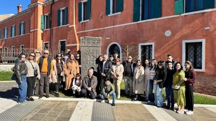 2025.03.28 Armeni del Belgio visitano l'Isola di San Lazzaro