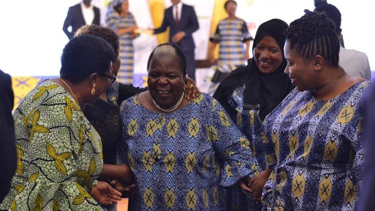 Tubadilishe mtazamo wa binadamu, wanaume kwa wanawake.kianzia watoto kujifunza haki za binadamu na tuzione kwamba haki ya mwanamke pia ni haki ya binadamu.