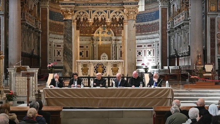 Un momento del debate del 29 de marzo en la Catedral de Roma.