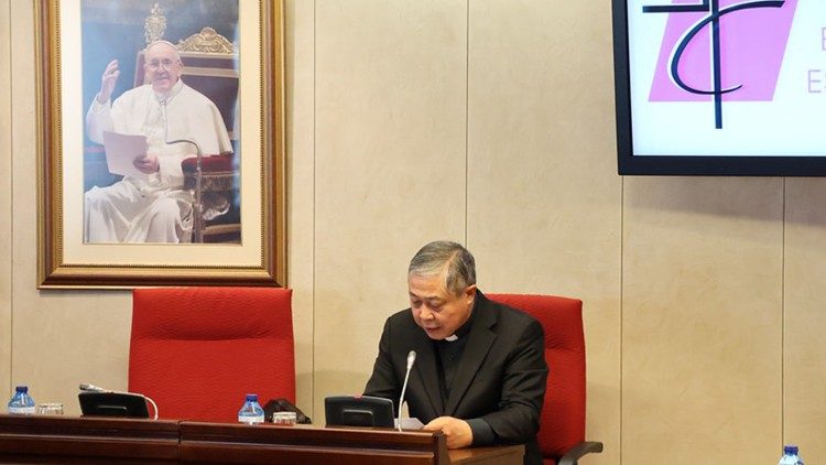 El arzobispo Bernardito Auza se despide del espicopado español antes de asumir la nunciatura de la Unión Europea