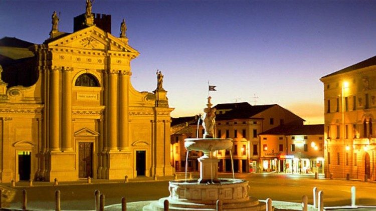 Una veduta di Piazza Papa Giovanni Paolo I a Vittorio Veneto