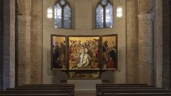 The Altarpiece by Michael Triegel installed in the Vatican church