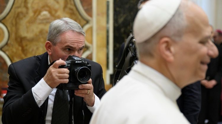 Francesco Sforza photographiant le Pape Léon XIV.