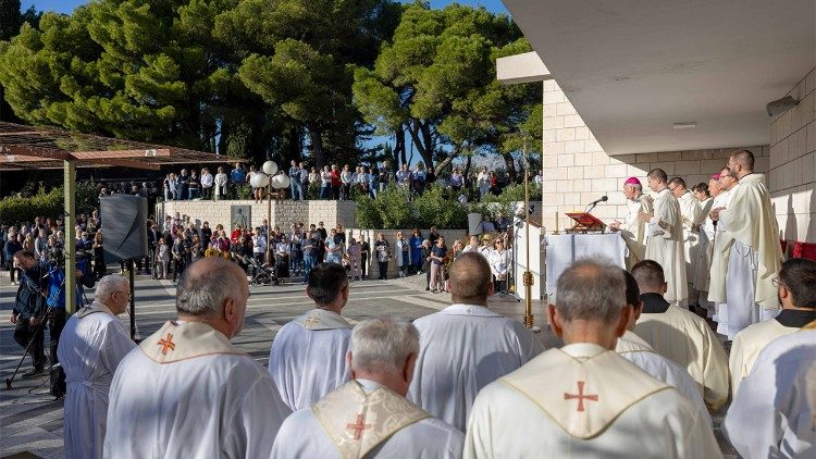 Misno slavlje i molitva odrješenja na splitskom Lovrincu (Foto: TUSMN)
