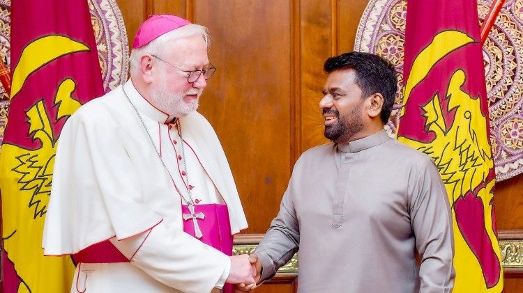 இலங்கை அதிபருடன் பேராயர் காலகர் 