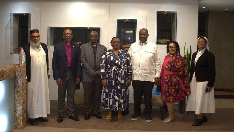 líderes religiosos dea África do Sul unirdos num forte apelo pelo cancelamento das dívidas 