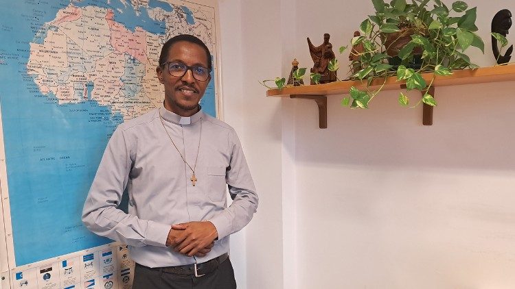 P. Bonifácio Conde, na sede da Rádio Vaticano - Programa Português para a África