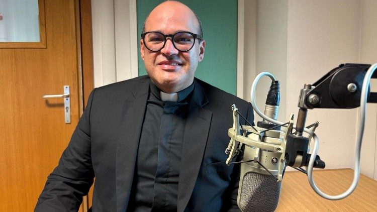 O Padre Tiago Azevedo, vigário episcopal para educação da Arquidiocese do Rio de Janeiro. 