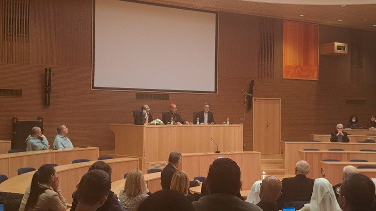 വത്തിക്കാനിൽ രേഖ പ്രസിദ്ധീകരിക്കുന്നു 