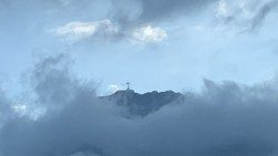 Kereszt a hegycsúcson (Fotó: Sajgó Balázs)