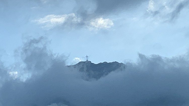 Kereszt a hegycsúcson (Fotó: Sajgó Balázs)