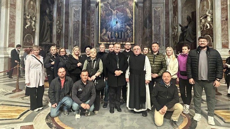 Grupa Polonii z sanktuarium św. Jana Pawła II w Willow Springs koło Chicago, Illinois