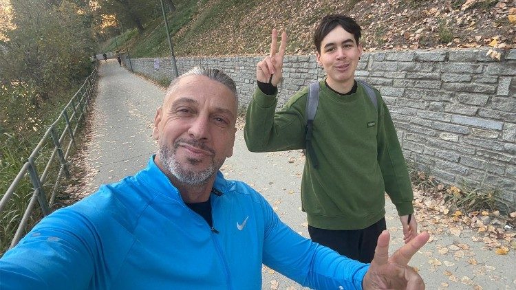 Raffaele Pasquariello con uno dei suoi ragazzi