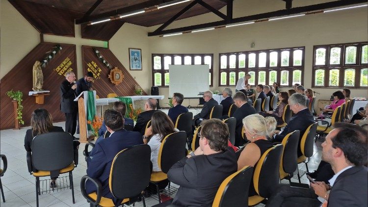 O cardeal Pietro Parolin visitou o Hospital Divina Providência de Marituba, a 11 km de Belém.