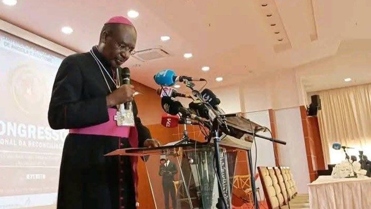 Dom José Manuel Imbamba, Presidente da CEAST e Arcebispo de Saurimo, na abertura do Congresso