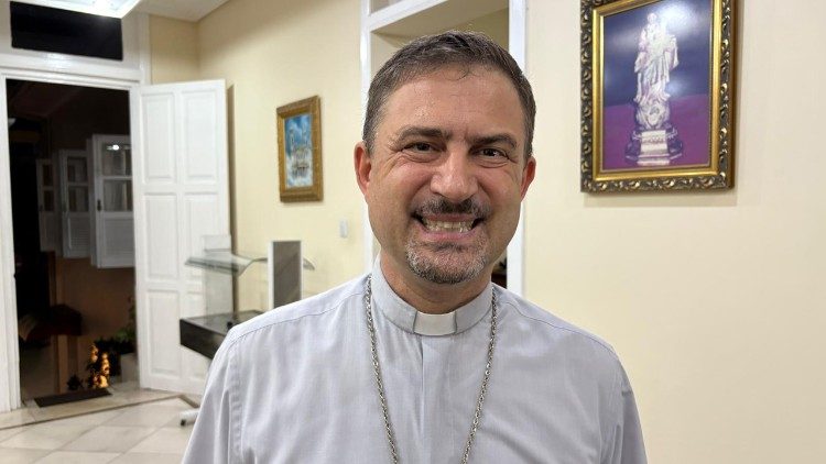 Bispo auxiliar de Belém, dom Paulo Andreolli.