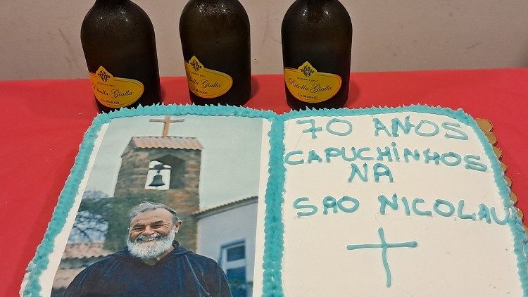 Bolo com a foto de Frei Gesualdo Fiorini, servido durante o encontro na comunidade cabo-verdiana em Roma  (2/11/25)