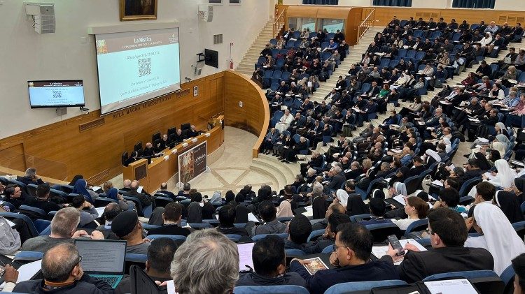 "Mystik, mystiske fænomener og hellighed" var titlen på en konference fra den 10. - 12. Konferencen var organiseret af dikasteriet for salig- og helgenkåringer.