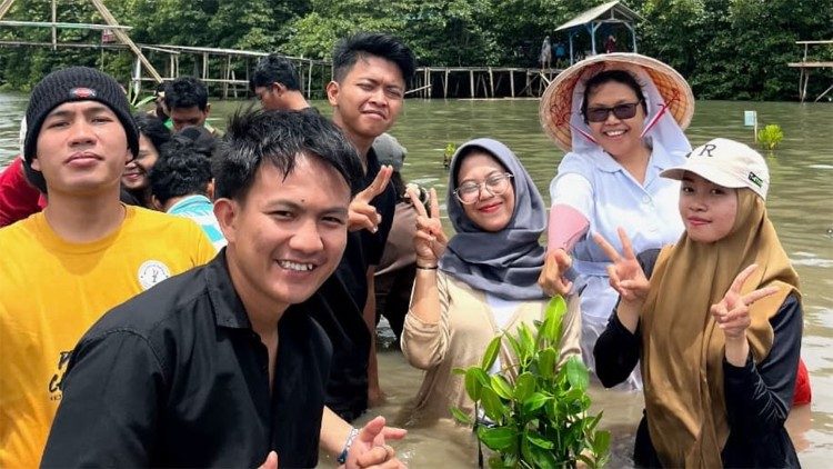 The project partners with universities, Muslim student groups, and other environmental organizations to widen participation and funding support