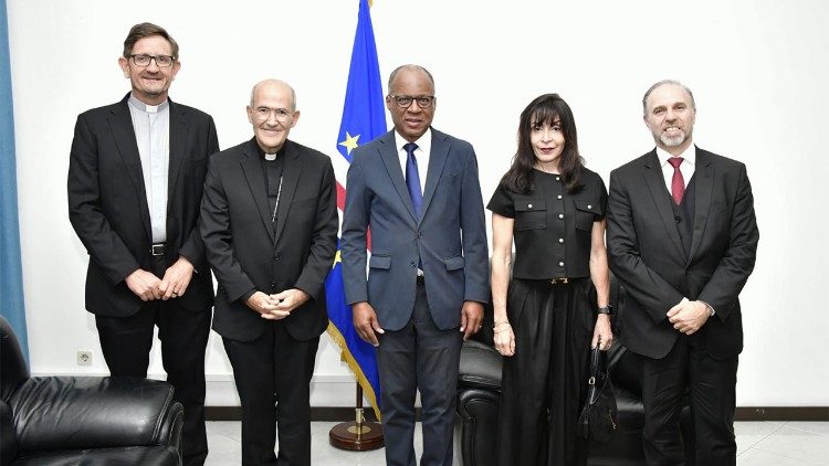 En la foto: Luis Miguel Modino, José Tolentino de Mendonca (PrefEcto Dicasterio para la Cultura y Educación), José Ulisses Correia e Silva (Primer Ministro de Cabo Verde), Emilce Cuda (Secretario PCAL), Alex Villas Boas (PUC Lisboa).