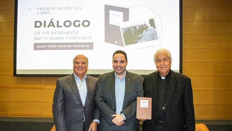 Presentacion del "Diálogo: la vía propuesta por el papa Francisco" en la Universidad de Monterrey