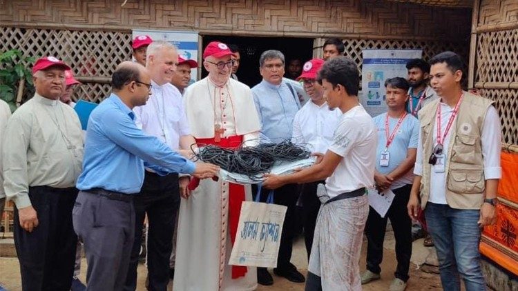 Cardeal Michael Czerny em visita a Bangladesh