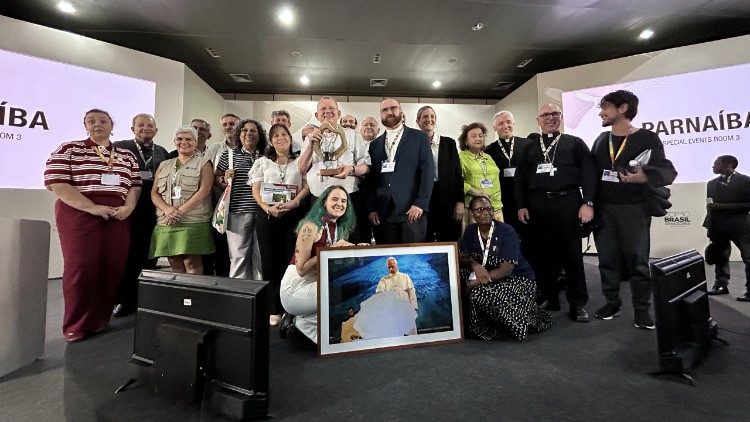 Des représentants d'organisation catholiques lors de la rencontre avec les cardinaux, le jeudi 13 novembre à la COP30 à Belém.
