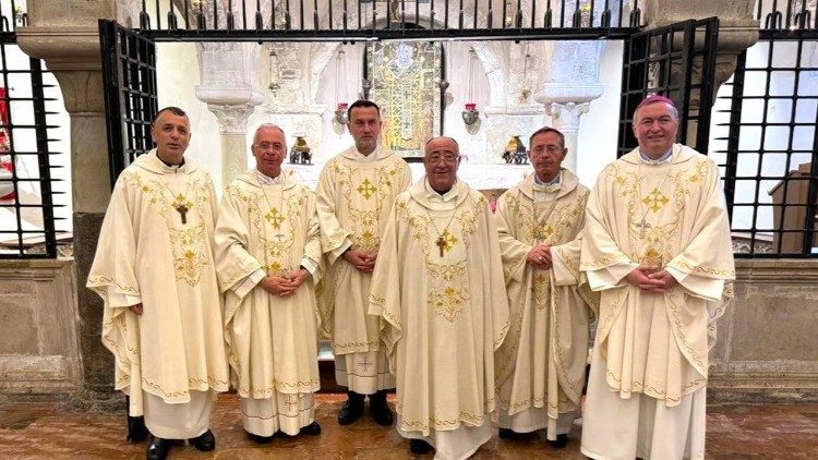 Ipeshkvijtë e Konferencës Ipeshkvore të Kishës katolike të Shqipërisë, kryeipeshkvi Tivarit dhe ipeshkvi Kosovës, së bashku, nga data 10 deri më 14 nëntor, me rastin e Vitit të Shenjtë të Shpresës.