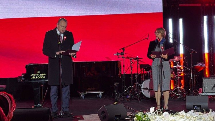 Ambasador RP przy Stolicy Apostolskiej, Adam Kwiatkowski podczas pikniku z okazji Święta Niepodległości.