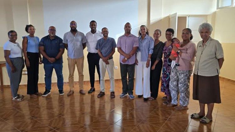 Os participantes na reunião