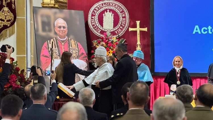 Dottorato honoris causa a padre Pezzi