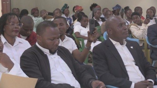 Moçambique - Sheik Abdul Magid e Américo Sardinha juntos num encontro inter-religioso, em Nampula.