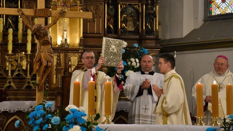 Abp Mirosław Wachowski podczas Mszy św. w katedrze w Ełku Fot. Diecezja ełcka